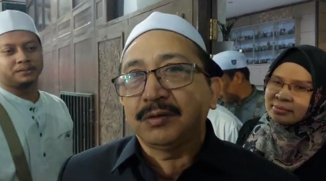 PASTIKAN: Wabup Banjar Habib Idrus Al Habsyi pastikan posisi Sekretaris DPRD Siti Mahmudah yang baru dilantik akan dikembalikan kepada Aslam, Jumat (29/33024) dini hari. (Foto: Sheilla Farazela)