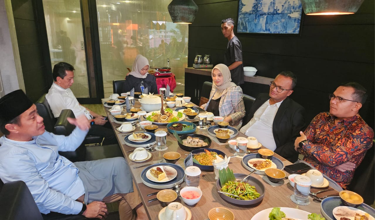 BERSAMA - Kegiatan buka bersama Radar Banjarmasin dan Bank Mandiri