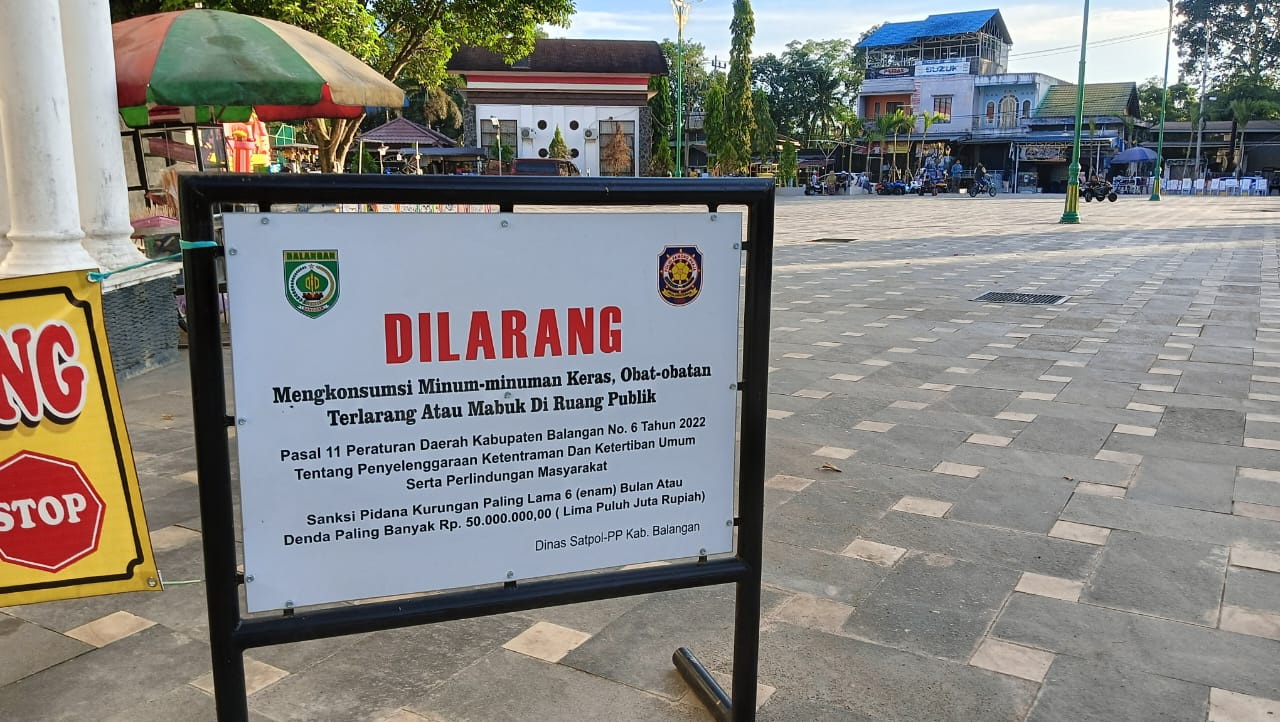 LARANGAN: Pesan larangan mabuk di ruang Publik di Taman Sanggam Balangan.