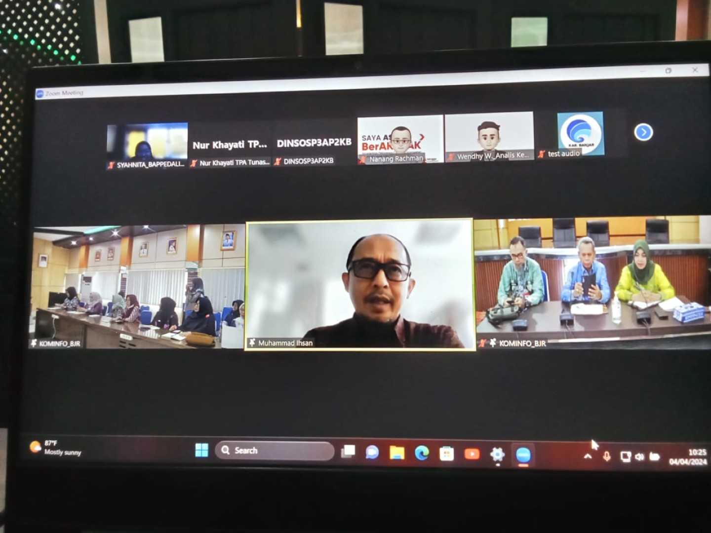 SECARA DARING: Dinas Sosial P3AP2KB menggelar asistensi pendampingan penginputan data dukung Kota Layak Anak (KLA) 2024. (RSB UNTUK RADAR BANJARMASIN)