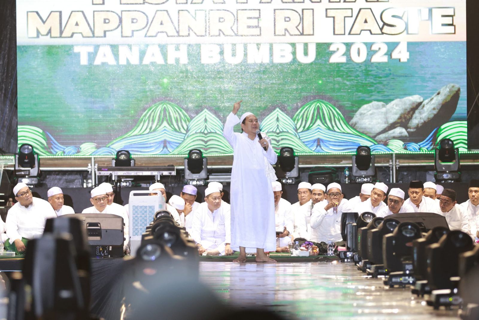 TAUSIAH: KH Zhofaruddin mengisi tablig akbar di Mappanre Ri Tasi