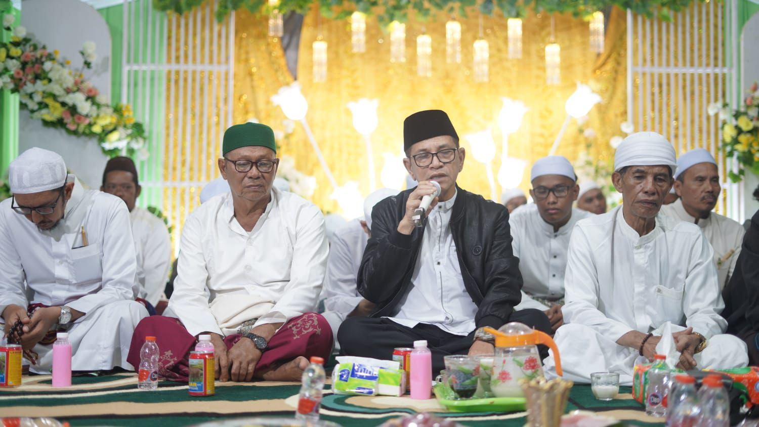 SAMBUTAN: Sekda H Said Akhmad memberikan sambutan di acara Haul Syekh Muhammad Arsyad Al Banjari di Desa Pantai.