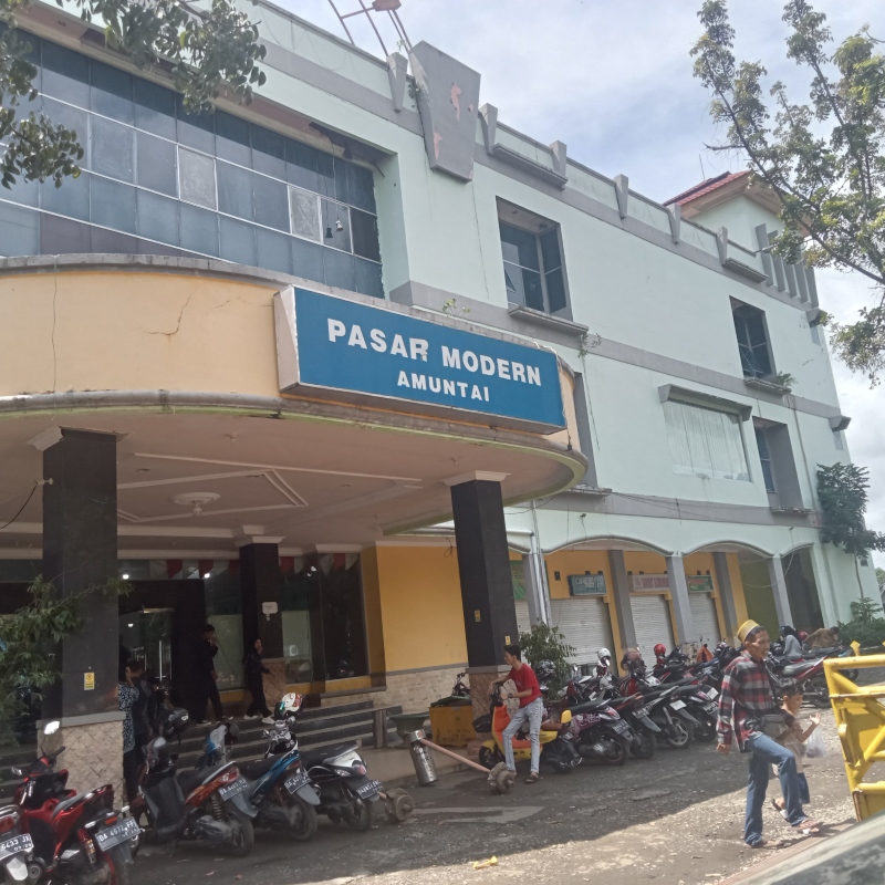 SEPI: Meski libur weekend, aktivitas di Pasar Modern Amuntai atau Plaza Amuntai tidak begitu banyak pengunjung.