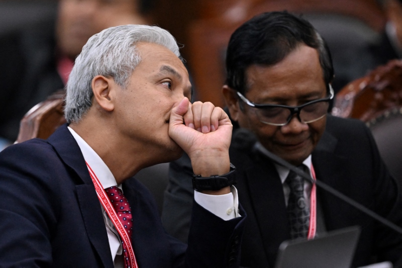 TUNGGU KEPUTUSAN: Pasangan Ganjar Pranowo-Mahfud MD mengikuti jalannya sidang Mahkamah Konstitusi terkait gugatan hasil Pilpres 2024.