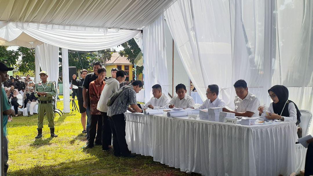 SIMULASI:PPK dan PPS di Martapura Kota melakukan simulasi pemilu 2024 kemarin.(Foto: Sheilla Farazela/Radar Banjarmasin)