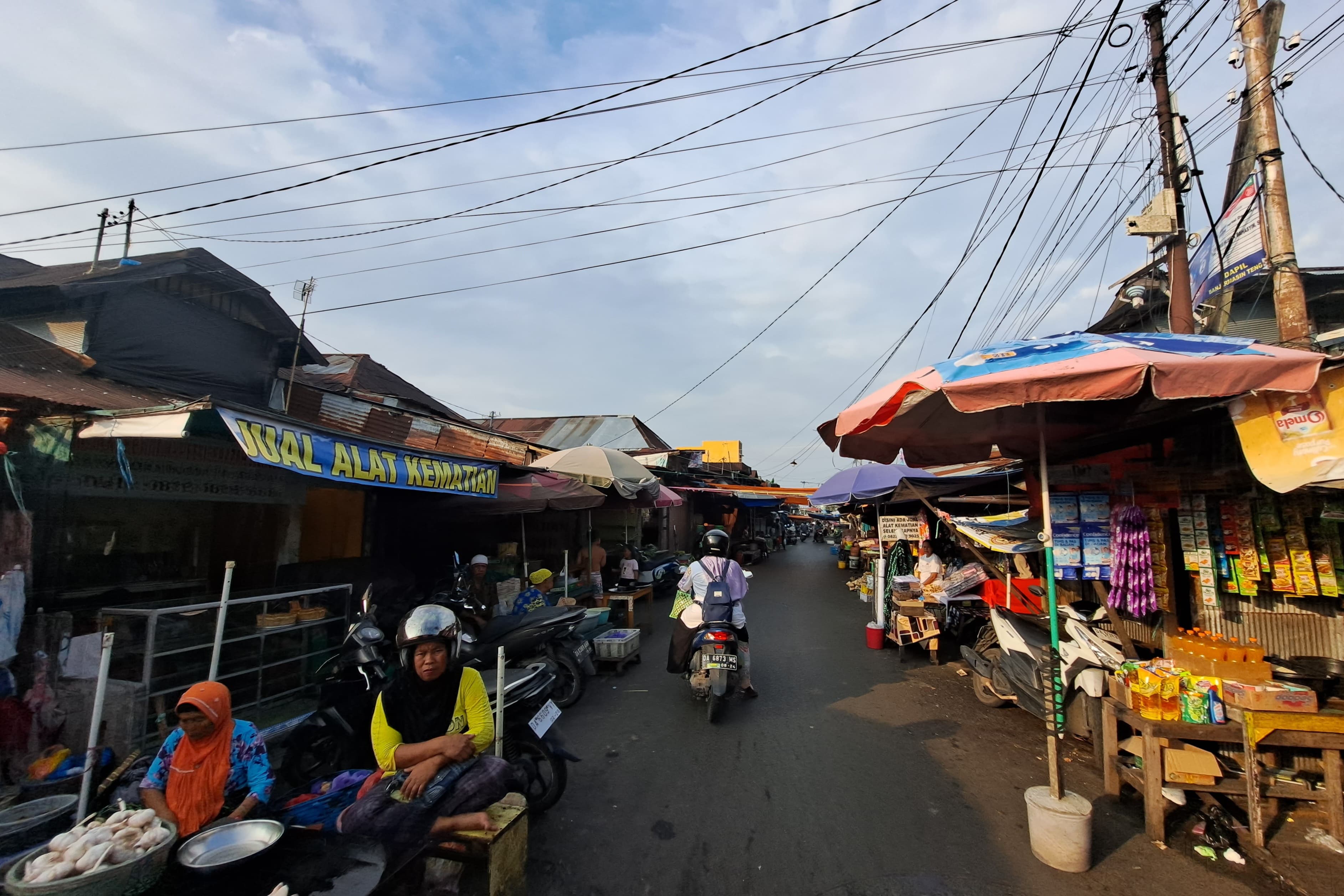 LAPAK DAGANGAN: Potret ruas Jalan Pasar Lama Laut, Banjarmasin Tengah.(Foto: Wahyu Ramadhan/Radar Banjarmasin)