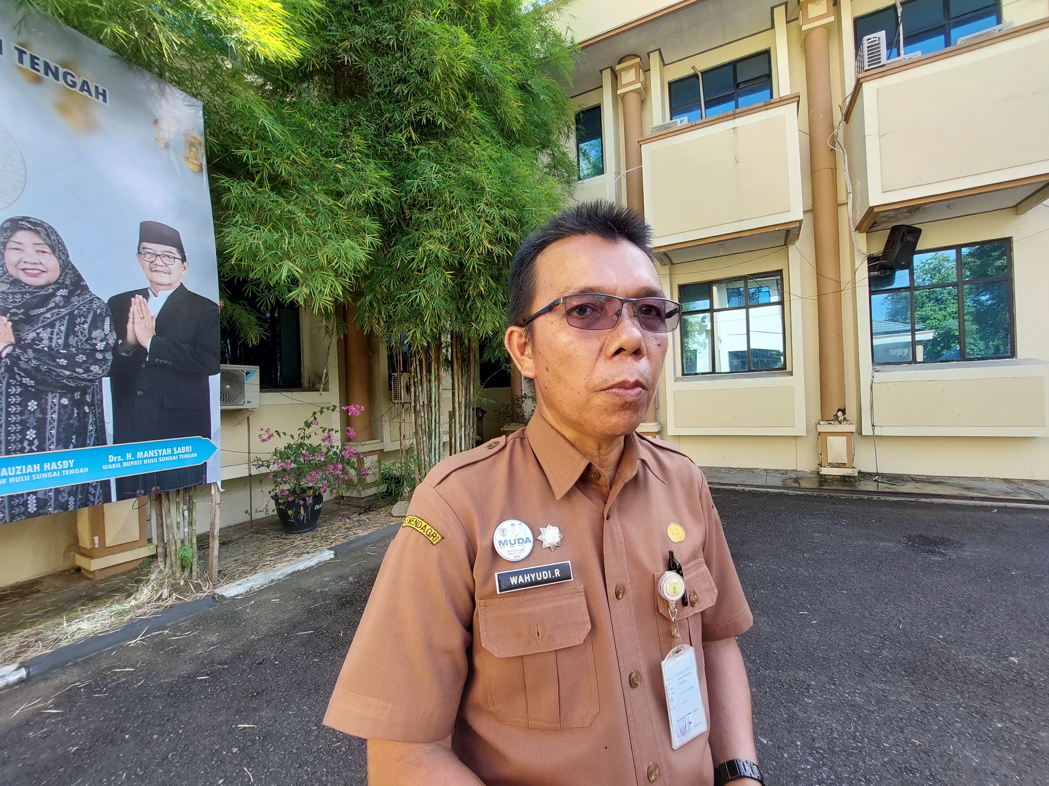 WAWANCARA: Kepala BKPSDMD HST, Wahyudi Rahmad saat ditemui Radar Banjarmasin, Selasa (30/4/2024).