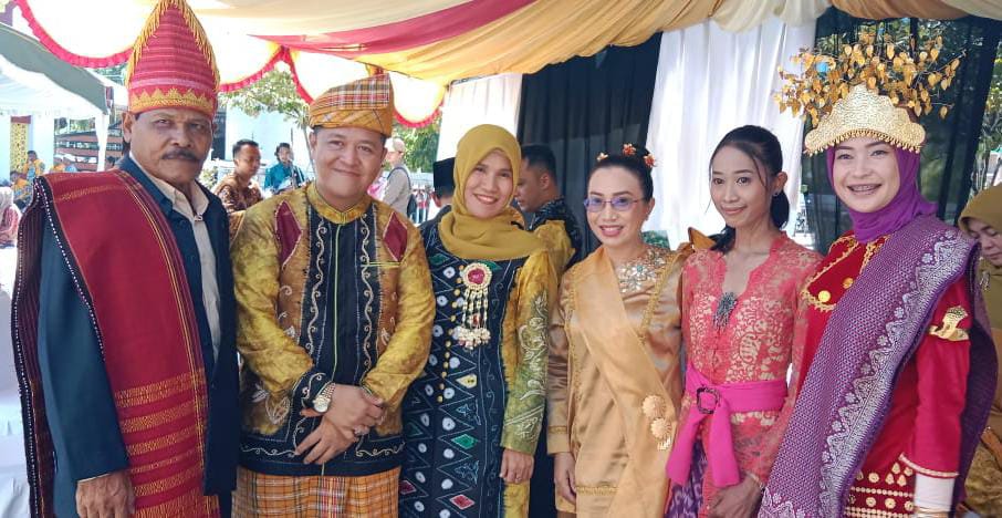 DOKUMENTASI: Anggota Forum Pembauran Kebangsaan Kabupaten HSU, saat ikut menyemarakkan puncak Hari Jadi Kabupaten HSU ke-71 tahun 2023. (Foto: M.Akbar/Radar Banjarmasin)
