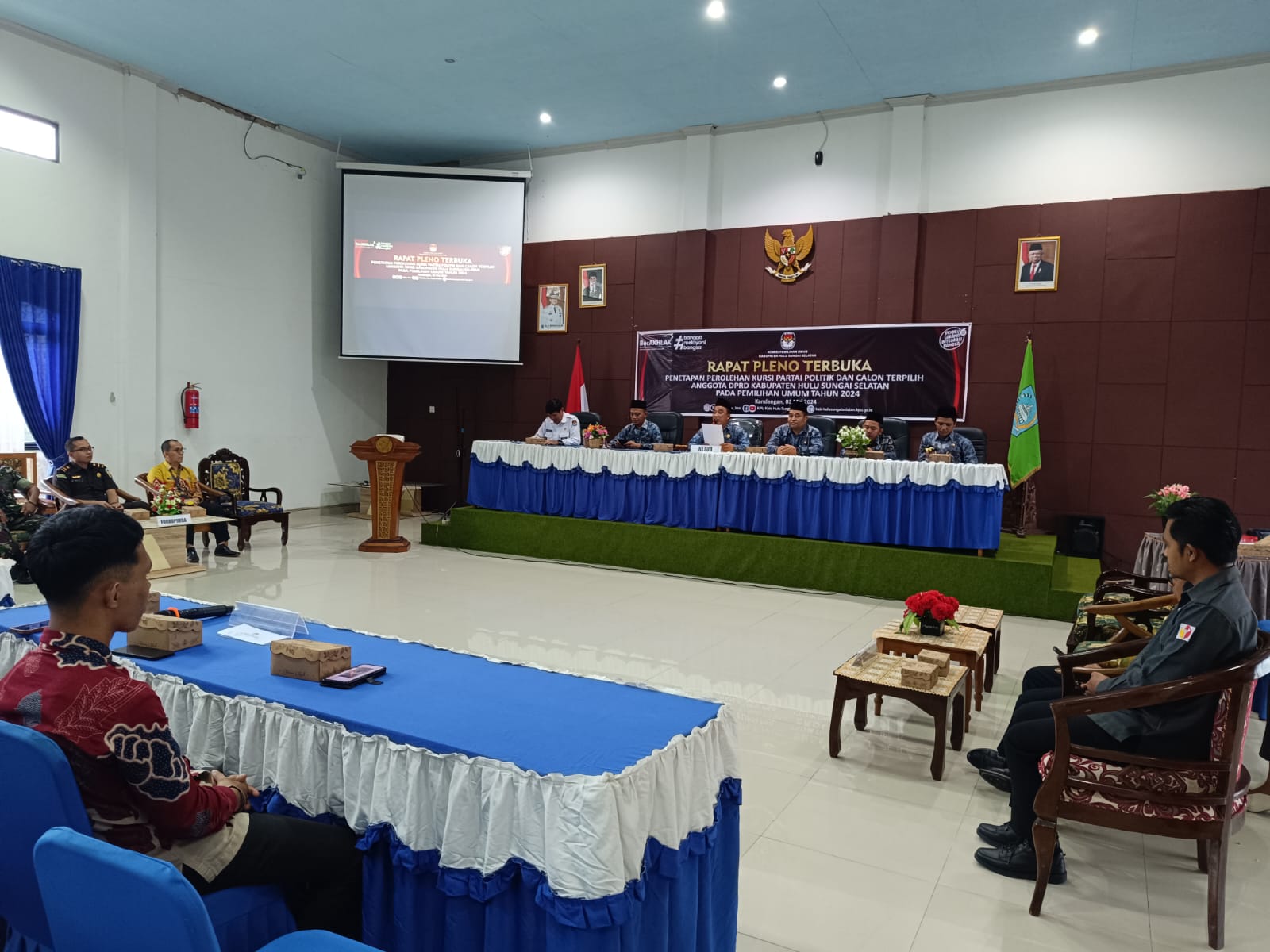 RAPAT PLENO