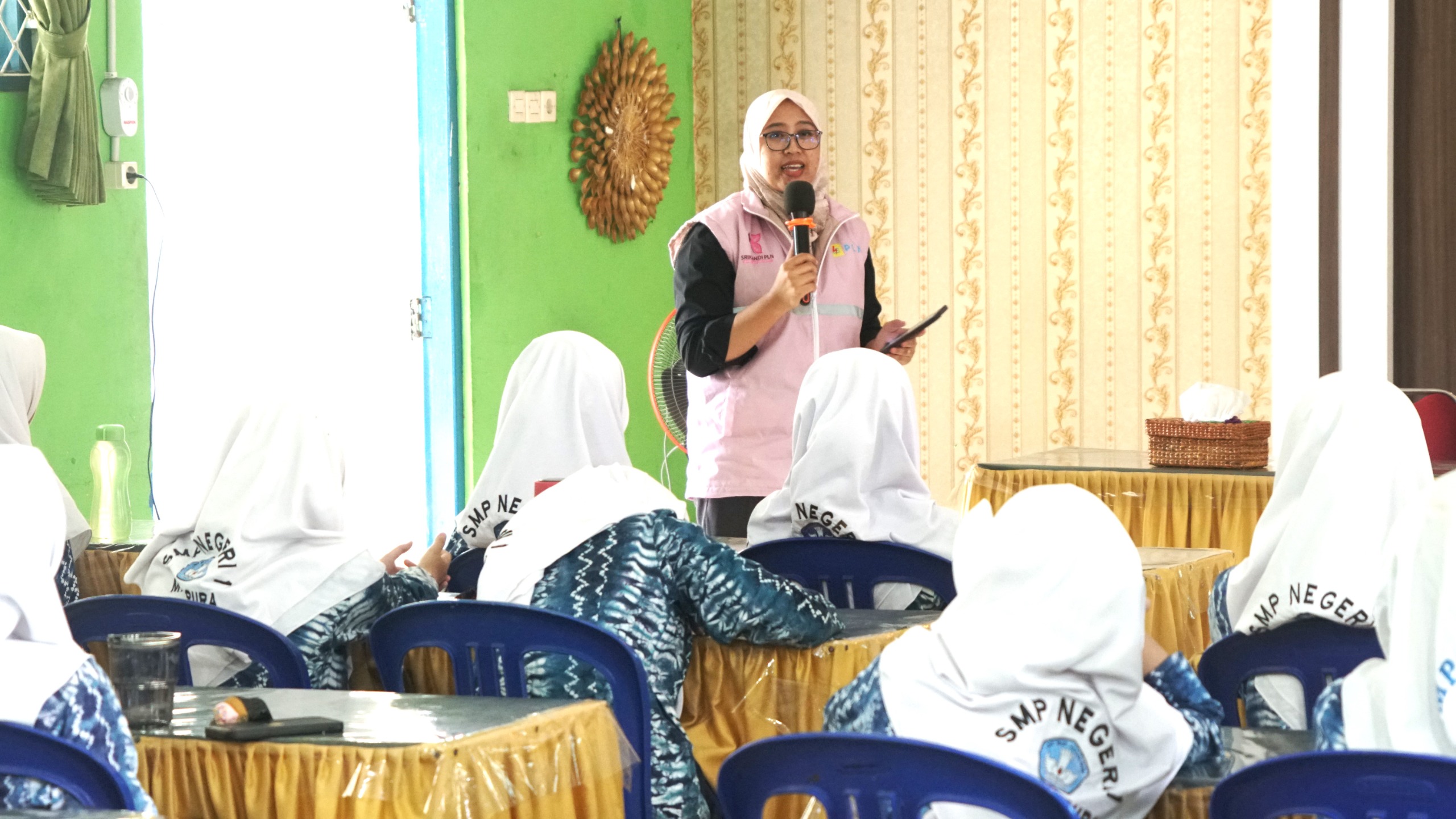 Ketua Srikandi PLN UID Kalselteng Astri Rahma Wijayanti