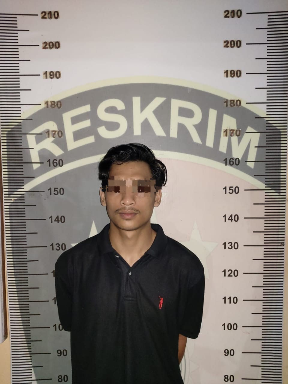 KASUS PENGGELAPAN: Ahmad Al Amin, karyawan Indomaret KS Tubun Banjarmasin ditangkap Polisi setelah satu setengah tahun menghilang.(foto: Polresta Banjarmasin untuk Radar Banjarmasin)