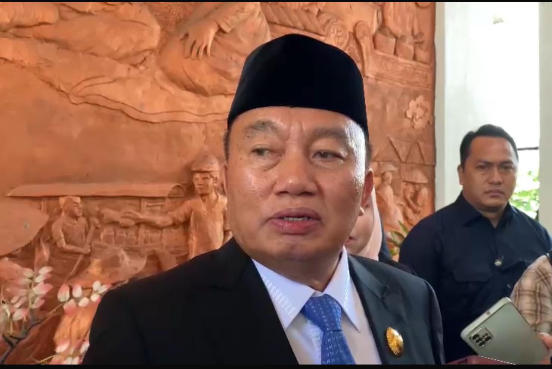 MAJU PILGUB: Ketua DPW PAN Kalsel Muhidin memberikan keterangan perihal majunya di Pilgub Kalsel. (Foto: Muhammad Oscar Fraby/Radar Banjarmasin)