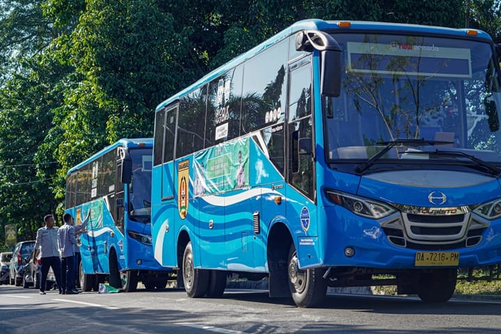 BUS FEEDER:Trayek bus angkutan kota mulai Diuji cobakan oleh Dishub Banjarbaru.(Foto: Fadlan Zakiri/Radar Banjarmasin)