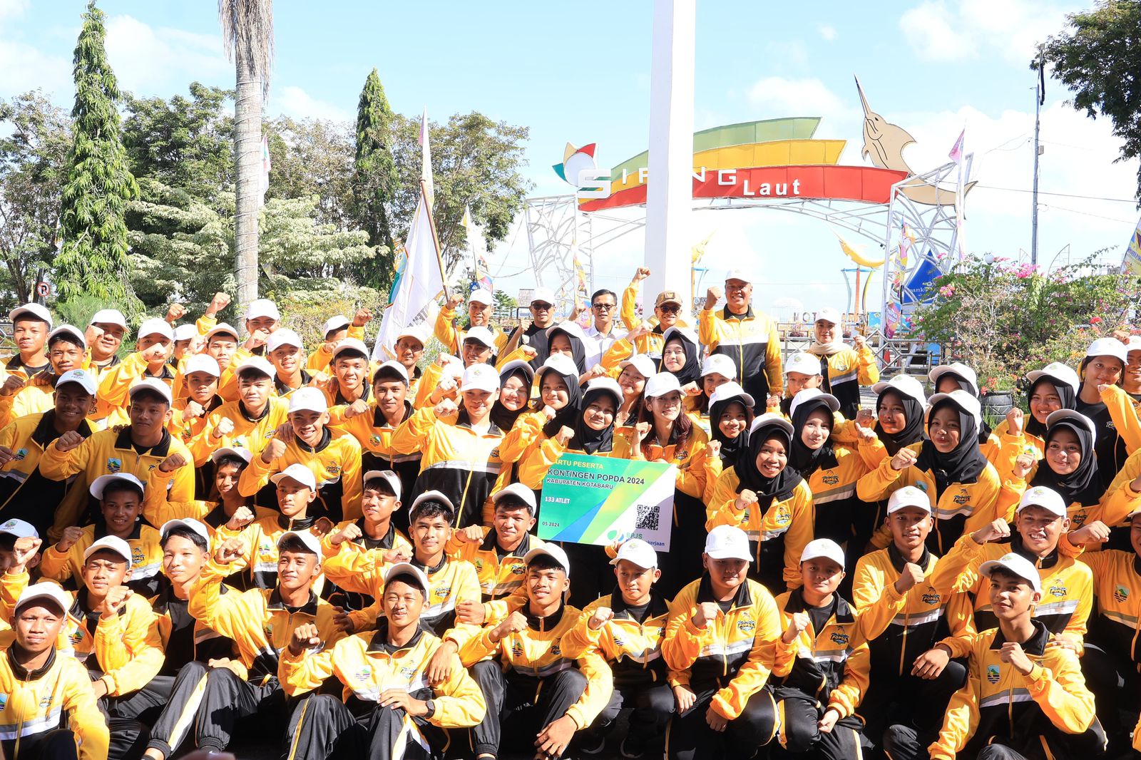SEMANGAT: Para atlet pelajar Kabupaten Kotabaru siapp berlaga di Pekan Olahraga Pelajar Daerah (Popda) Kalsel 2024 di Kandangan.(foto:Jumain/Radar Banjarmasin)