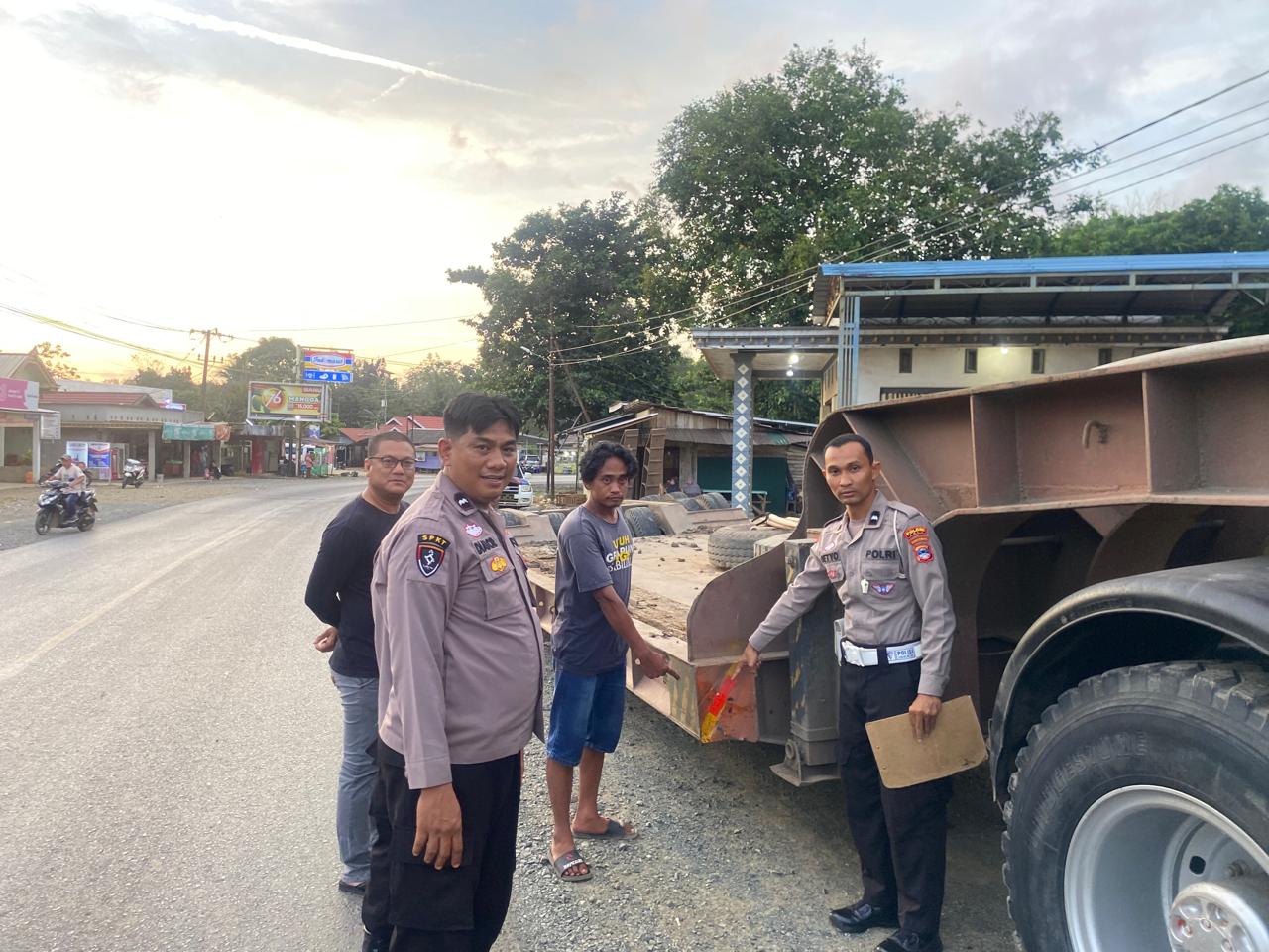 OLAH TKP: Pihak Satlantas Polres Tala melakukan olah TKP terkait laka maut di Desa Tajau Pecah, Kecamatan Batu Ampar, Kamis (9/5/2024).