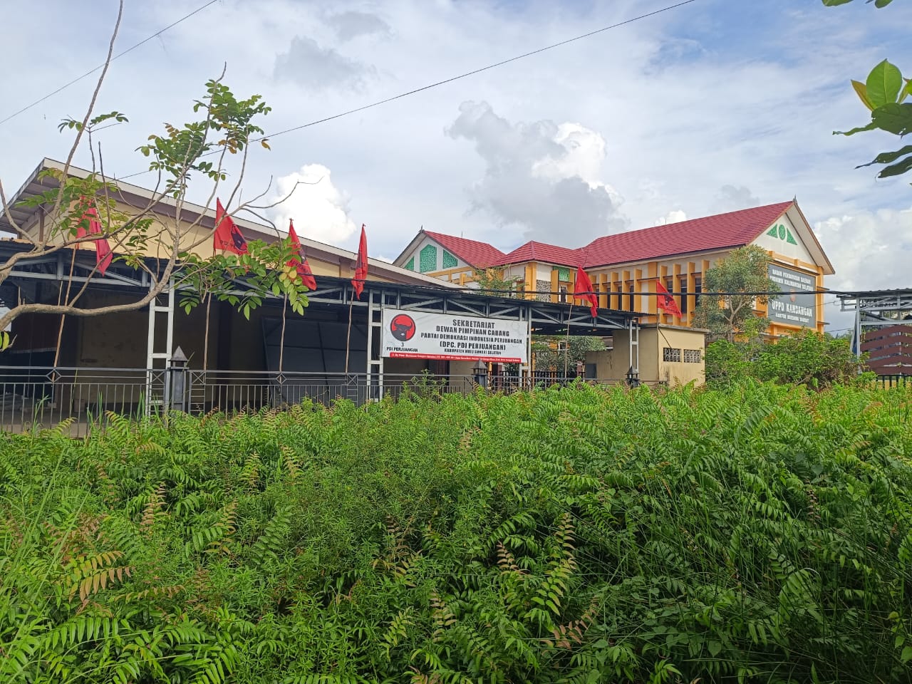 MASIH DIBUKA: DPC PDIP Kabupaten HSS masih membuka bagi ingin mendaftar Bacabup dan Bacawabup untuk Pilkada November mendatang.(Foto:Salahudin/Radar Banjarmasin)
