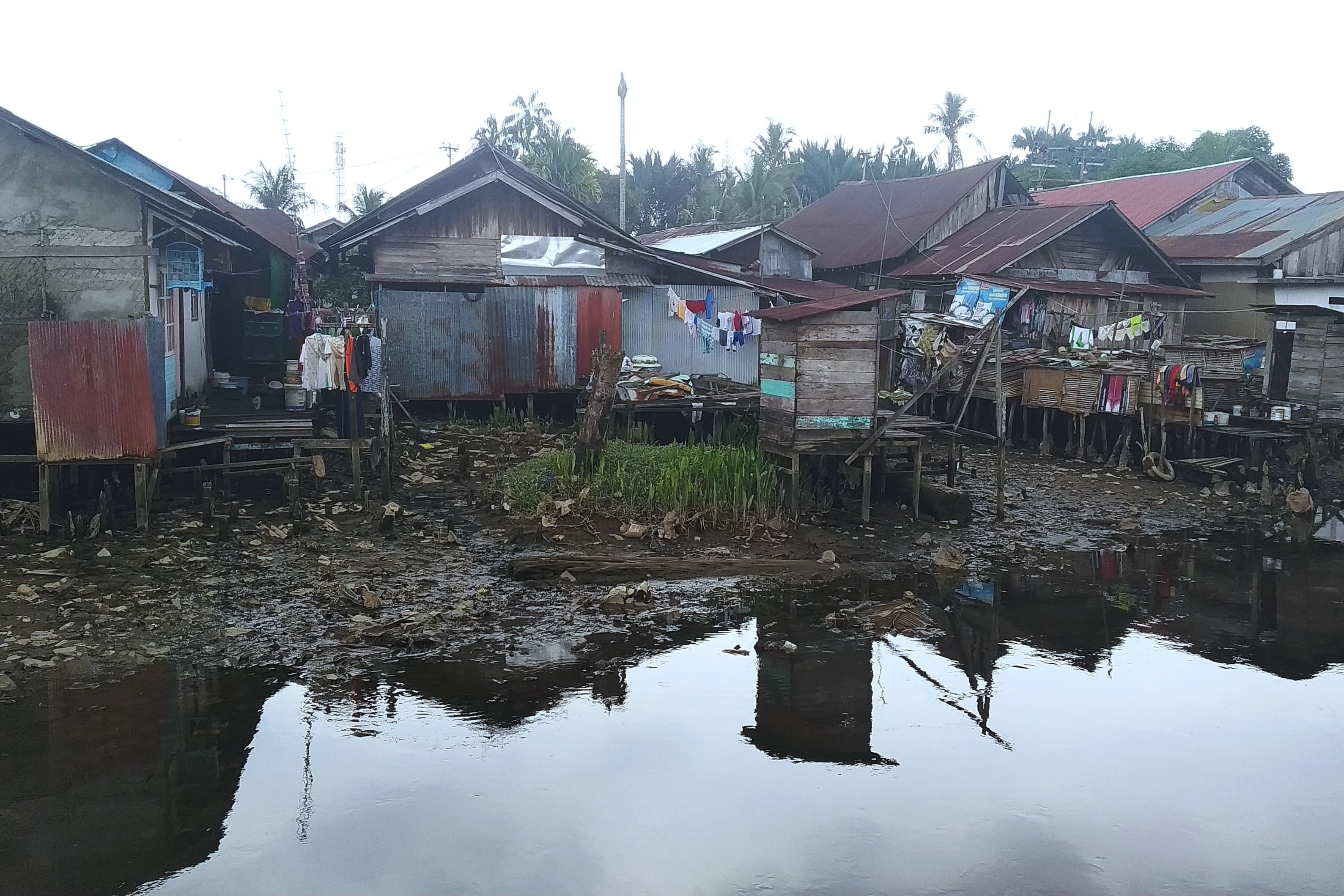 KUMUH: Ilustrasi permukiman kumuh di bantaran sungai di Banjarmasin.