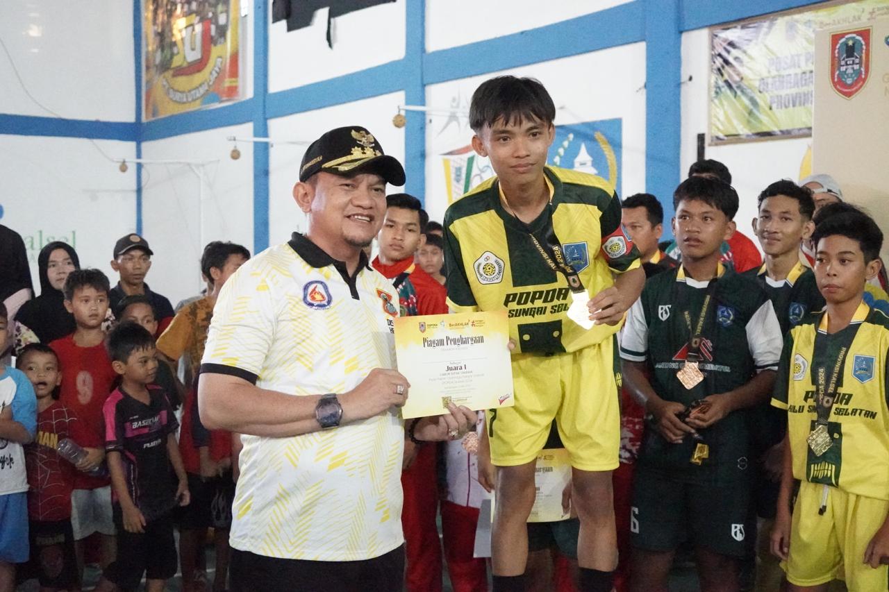 DAPAT MEDALI:Keberhasilan tim sepak takraw HSS di Popda Kalsel 2024 tak lepas dari peran seluruh insan olahraga di Kabupaten HSS.(Foto: PSTI Kalsel untuk Radar Banjarmasin)