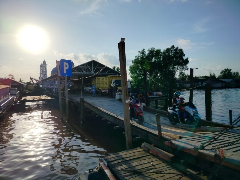 DERMAGA: Pelabuhan Feri penyeberangan ini yang menjadi tempat untuk daerah sungai Lauk, di Desa Tinggiran Luar Dua, Kecamatan Tamban Batola./