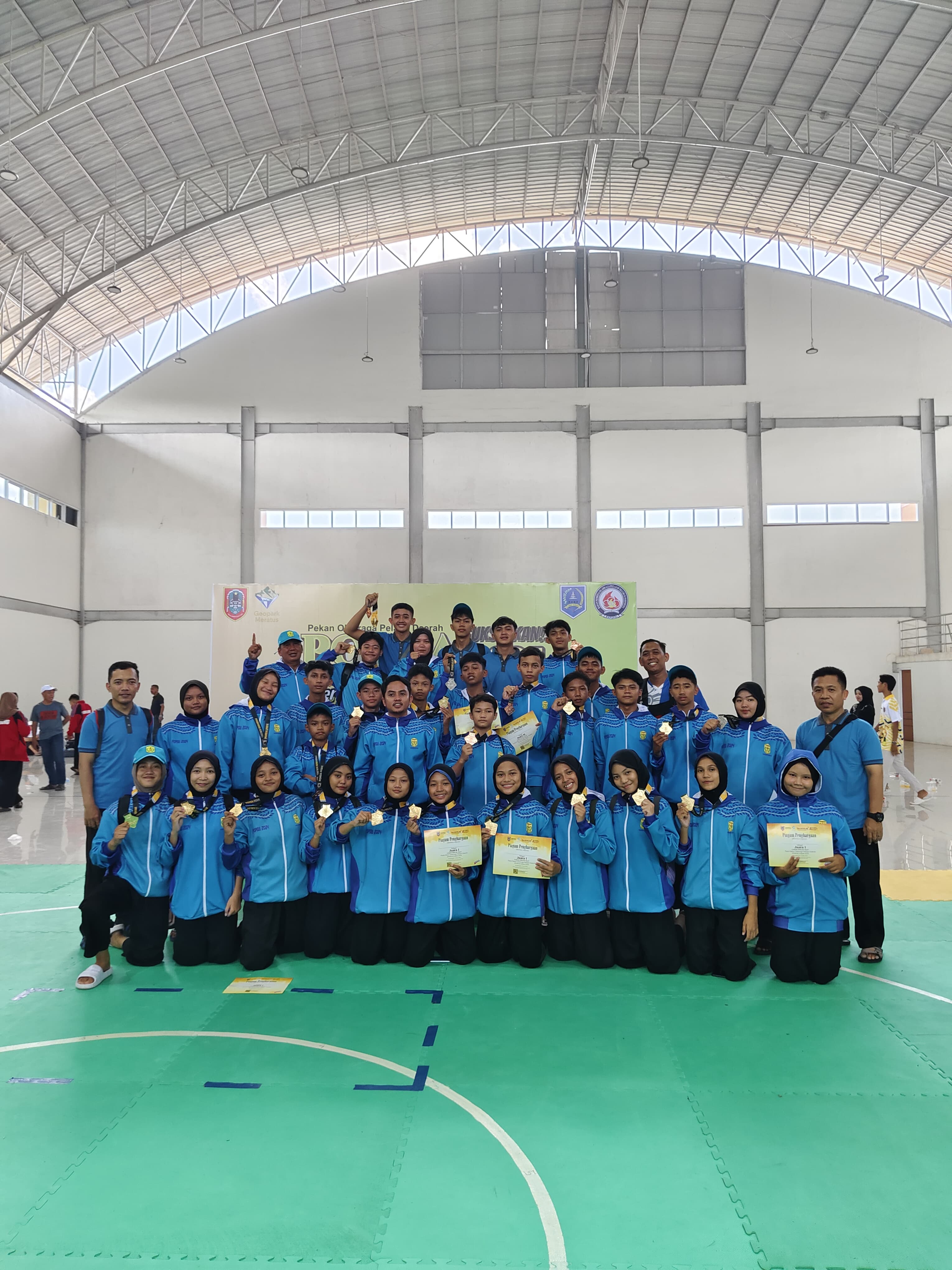 BERHASIL: Kontingen silat Kota Banjarmasin berhasil melampui target di Popda Kalsel 2024 dengan perolehan 11 medali emas, 2 medali perak dan 4 medali perunggu. (Foto: IPSI Banjarmasin)