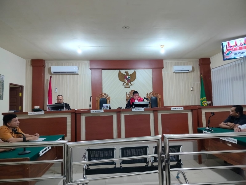 PUTUSAN HAKIM: Hakim tunggal PN Banjarmasin Febrian Ali menolak permohonan praperadilan dari kuasa hukum tersangka AS (60).