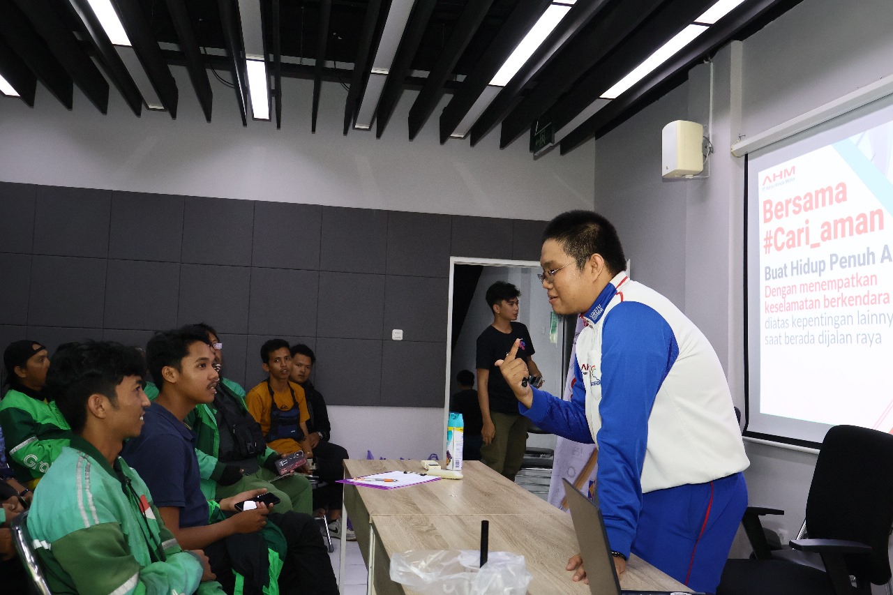EDUKASI : Kegiatan edukasi Safety Riidng o pada Ojek Online