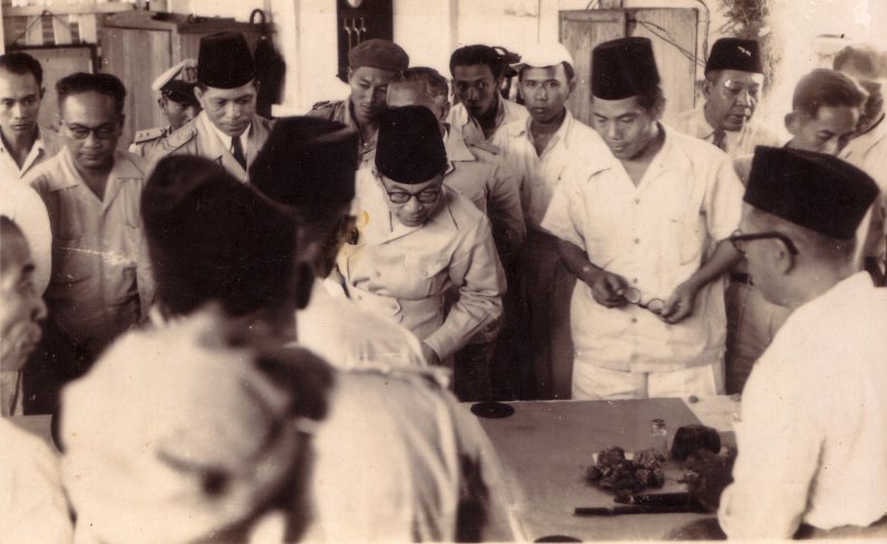 KUNKER: Wapres RI ke-2 Mohammad Hatta ketika berkunjung ke situs Purbakala Candi Agung di Kelurahan Sungai Malang. (Foto: Brida Kalsel/Radar Banjarmasin)