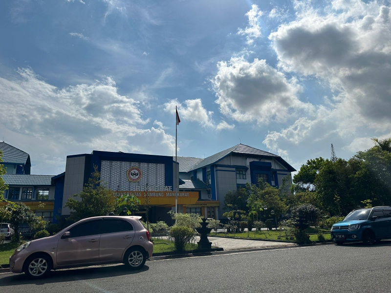 REKTORAT: Universitas Lambung Mangkurat (ULM) menunggu petunjuk dan arahan Kemendikbudristek untuk menyesuaikan tarif UKT. | Foto: Muhammad Oscar Fraby/Radar Banjarmasin