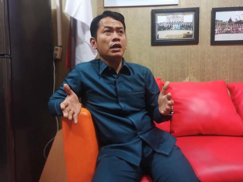 POLITIKUS: Ketua DPC Partai Gerindra Banjarmasin, Muhammad Yamin di gedung DPRD Banjarmasin.