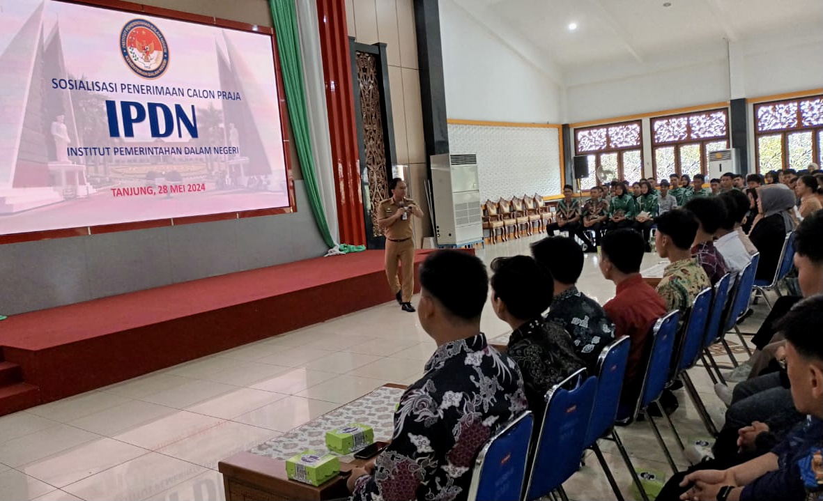 SOSIALISASI: Siswa kelas XI dan XII di Tabalong mengikuti sosialisasi dari para alumni IPDN di Pendopo Bersinar Pembataan.