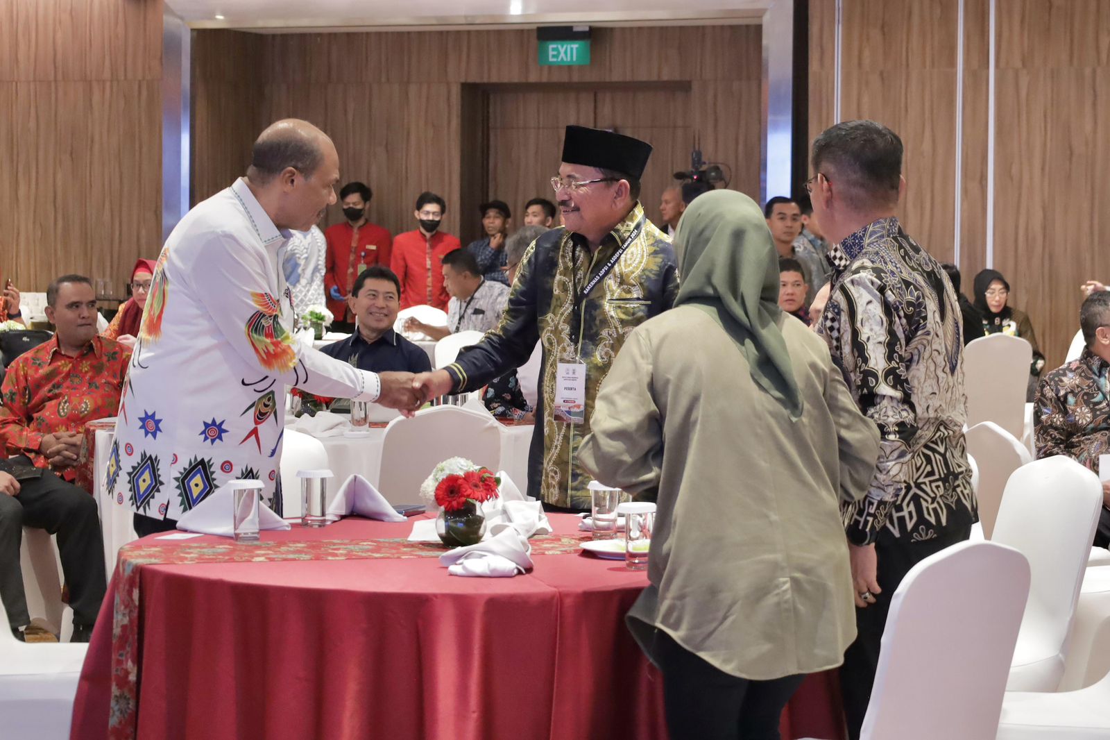 TURUT HADIR: Ketua DPRD Kalsel, Supian HK (dua dari kiri) Menghadiri Rakernas ADPSI dan ASDEPSI di Hotel Borobudur Jakarta, (Rabu 29/5)