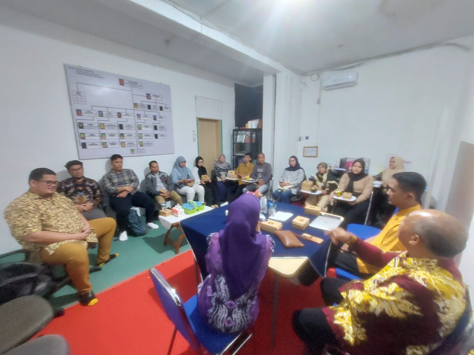 PERTEMUAN:DKUMPP Banjar rapat dengan Satgas Pangan dari Polres Banjar, PT Pertamina, serta para agen gas LPG yang ada di Kabupaten Banjar, Kamis (30/5/2024).(Foto: Mada untuk Radar Banjarmasin)