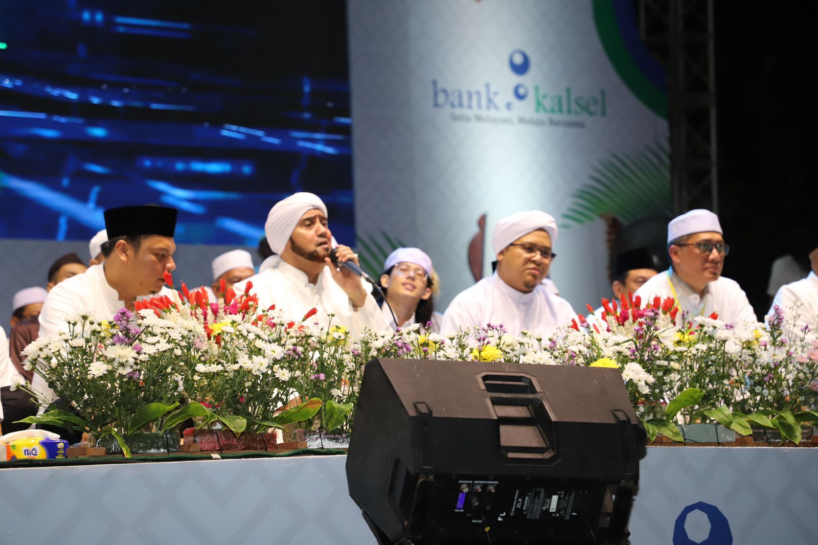 BERKAH: Suasana shalawatan bersama Habib Syech bin Abdul Qodir Assegaf