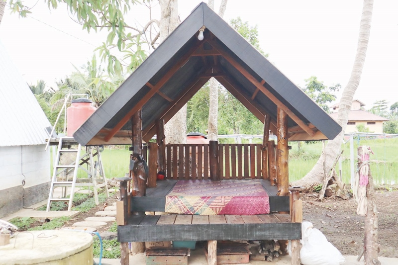 ADA GAZEBO: Sambil kenikmatan keindahan persawahan, pengunjung bisa bersantai di gazebo.