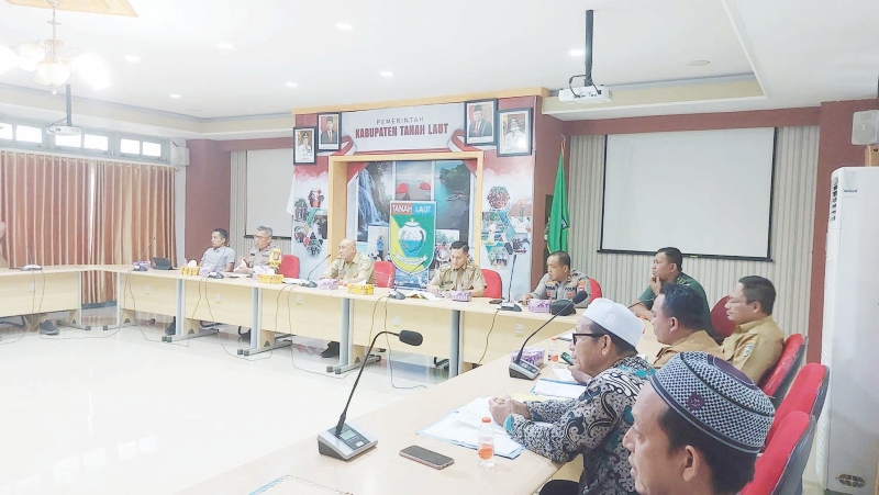 MEDIASI: Suasana mediasi di Ruang Barakat Setda Tala yang dipimpin Asisten Bidang Pemerintahan dan Kesejahteraan Rakyat H Hairul Rijal.
