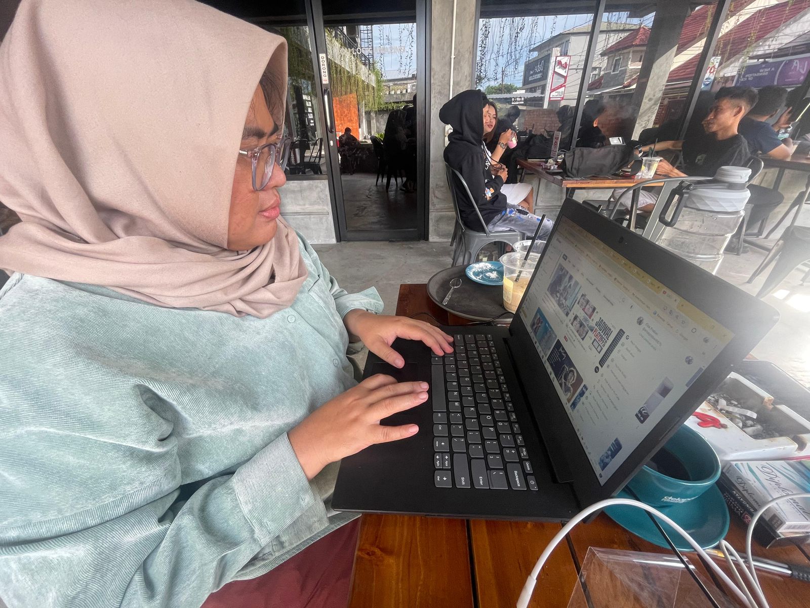 BIKIN KONTEN: Selebgram dan youtuber di Kalsel menyayangkan keputusan ijtima ulama perihal zakat bagi pelaku ekonomi kreatif digital.