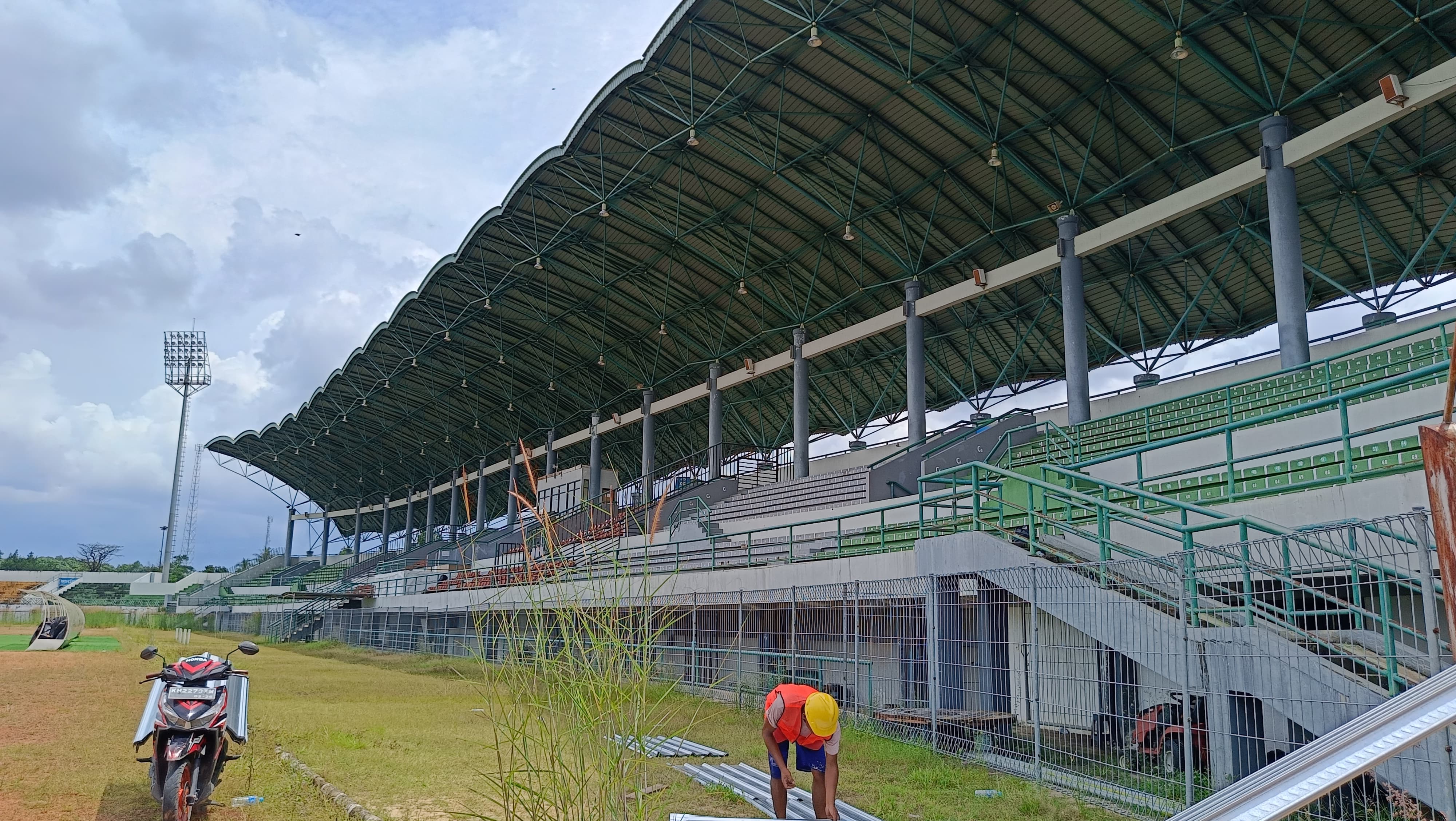 PERBAIKAN: Stadion Demang Lehman Martapura proses pemugaran.