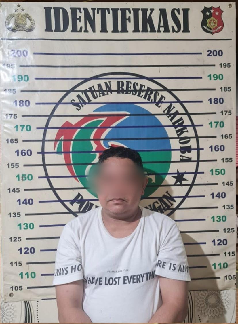 DIBEKUK: SY (49) harus mempertanggungjawabkan perbuatannya akibat dugaan penyalahgunaan narkoba. (Foto: polres Balangan untuk Radar Banjarmasin)