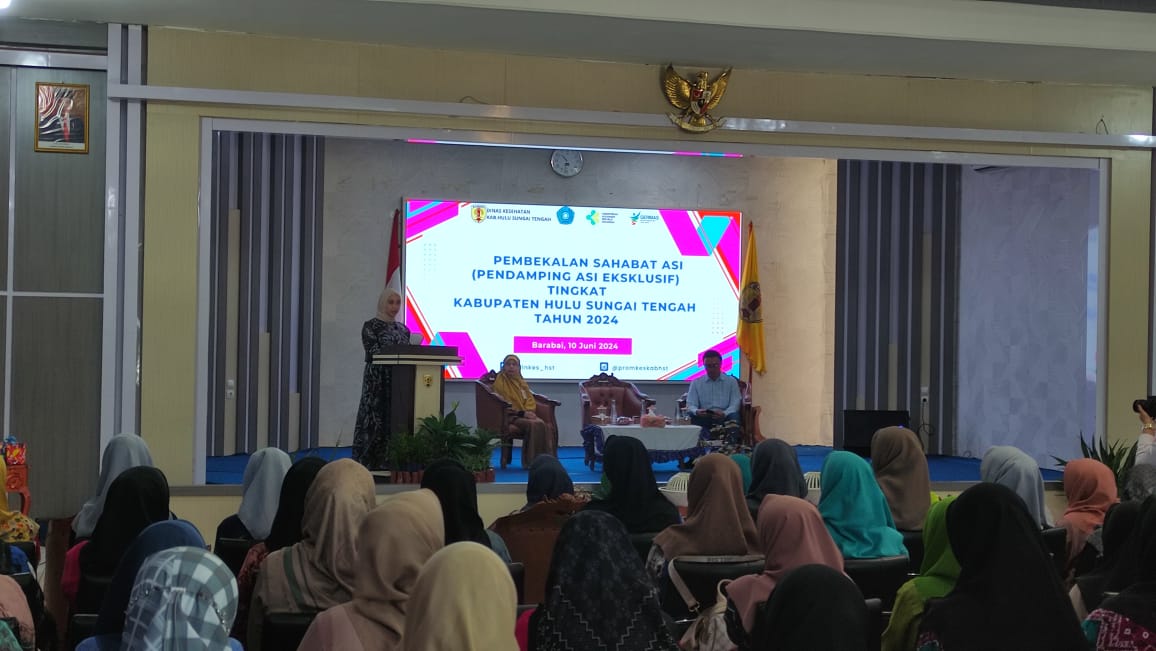 PENTINGNYA: Ketua TP PKK HST, Cheri Bayuni Budjang Auli Oktafiandi saat membuka kegiatan pembekalan sahabat asi di Pendopo Bupati HST.