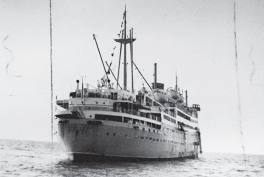 MENUJU TANAH SUCI: Kapal pengangkut jemaah haji Indonesia pada tahun 1960-an.