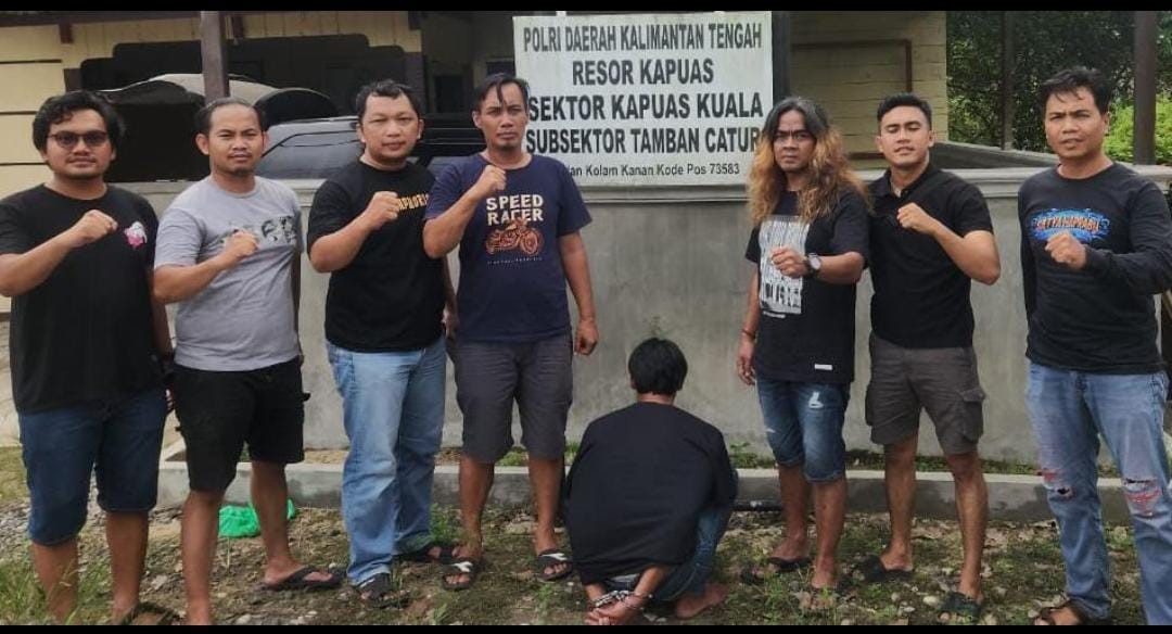 TAK BERKUTIK: Anggota Resmob Sat Reskrim Polres Tapin di back up Polres Kapuas berhasil meringkus pelaku penganiayaan yang sudah empat bulan lebih buron.