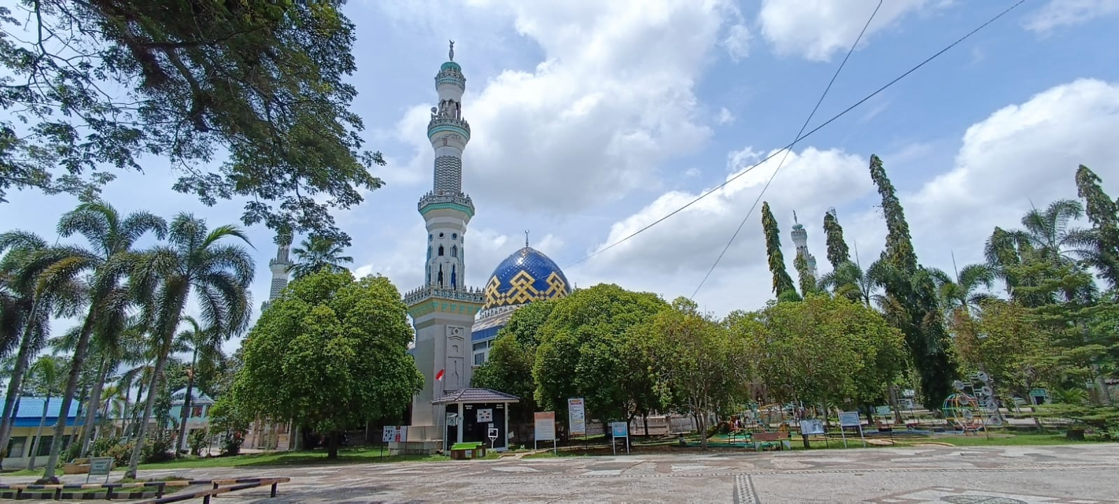 POTONG KURBAN: Masjid At-Taqwa Amuntai tidak melaksanakan kurban. Hanya masyarakat sekitar masjid besar tersebut yang melaksanakan kurban.