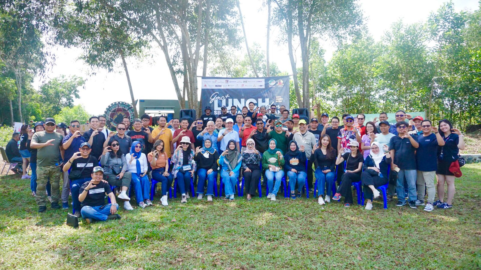 SOLID &ndash; All members GMC+ berfoto bersama usai kegiatan lunch dan silaturahmi dibuka Asisten II Setko Banjarbaru, Sri Lailana mewakili Walikota Banjarbaru, HM Aditya Mufti Ariffin.
