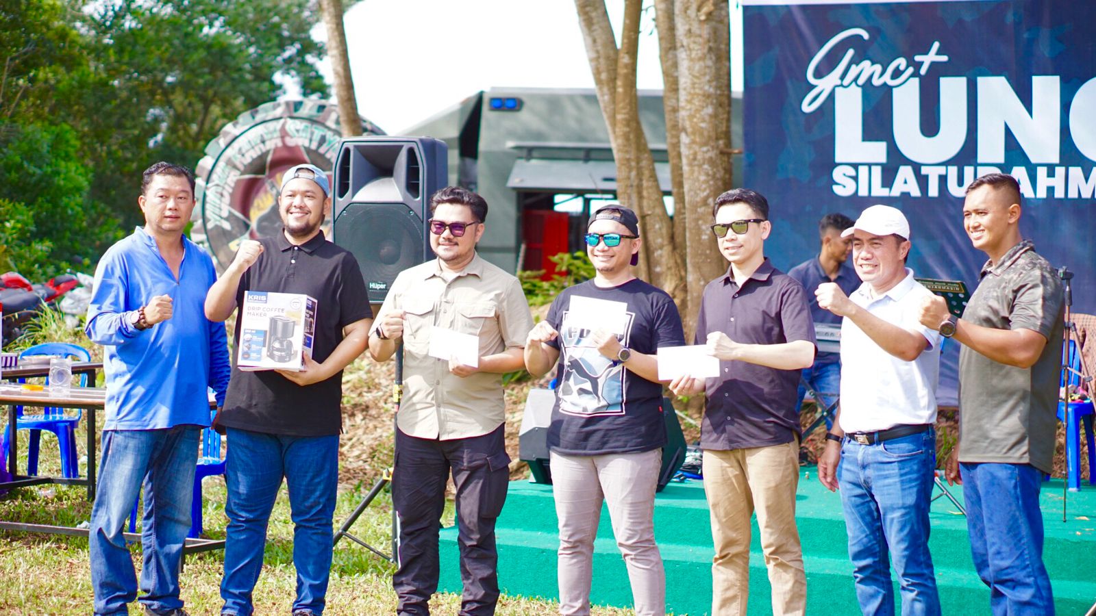 JUARA &ndash; Para juara lomba ketangkasan memeriahkan acara. (ki-ka) Dir Tiki Banjarmasin, Oki Sendy, HIPMI Kalsel Rahmatul Irfan, Dir Hotel Aston Banua & Convention Center Narendro dan GM Garuda Indonesia