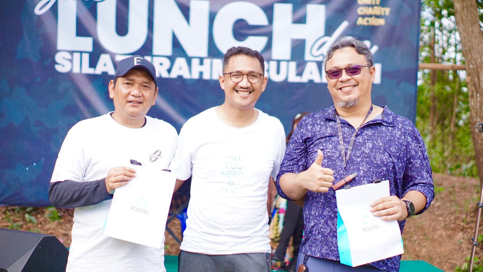 DOORPRIZE &ndash; Acara juga dimeriahkan dengan pengundian doorprize. Yang beruntung menerima bingkisan dari Iqos Banjarmasin, GM Hotel Rattan Inn Ahmad Budi Purnomo (kiri) dan Pimpinan PT MGM Barito Ronald