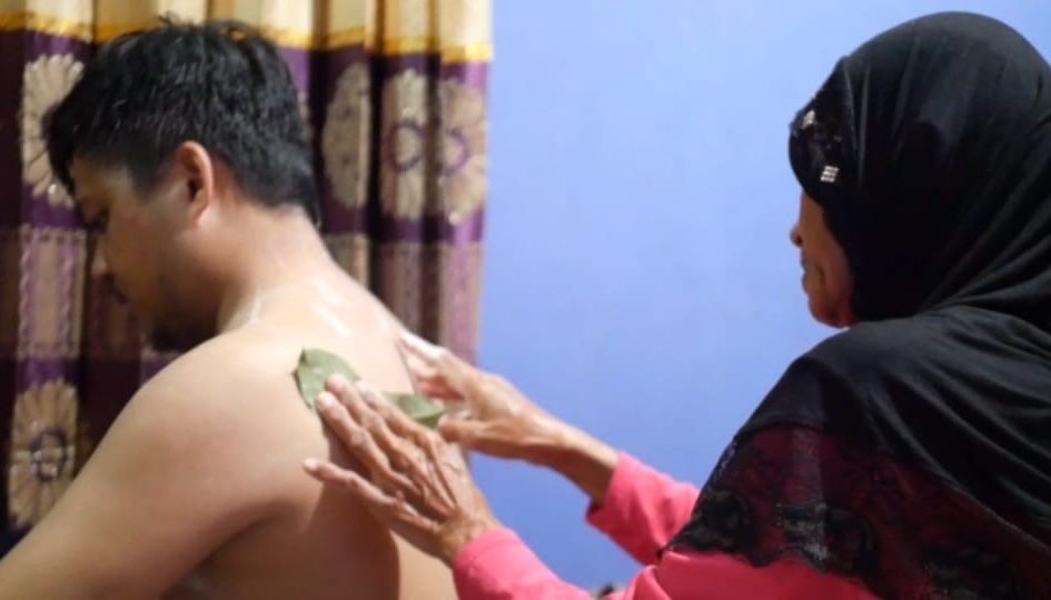 CABUT ANGIN: Pengobatan tradisional orang Banjar untuk mengatasi penyakit manyamak.