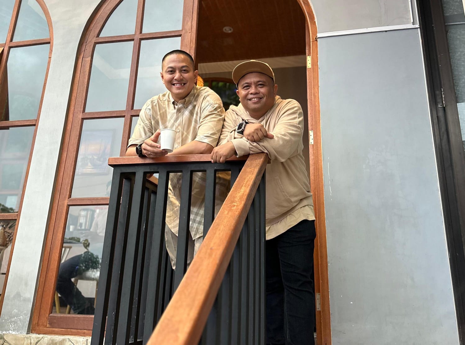WAKIL RAKYAT: Rahman Nor Wahyudi sat berfoto dengan H Rihan Varia.
