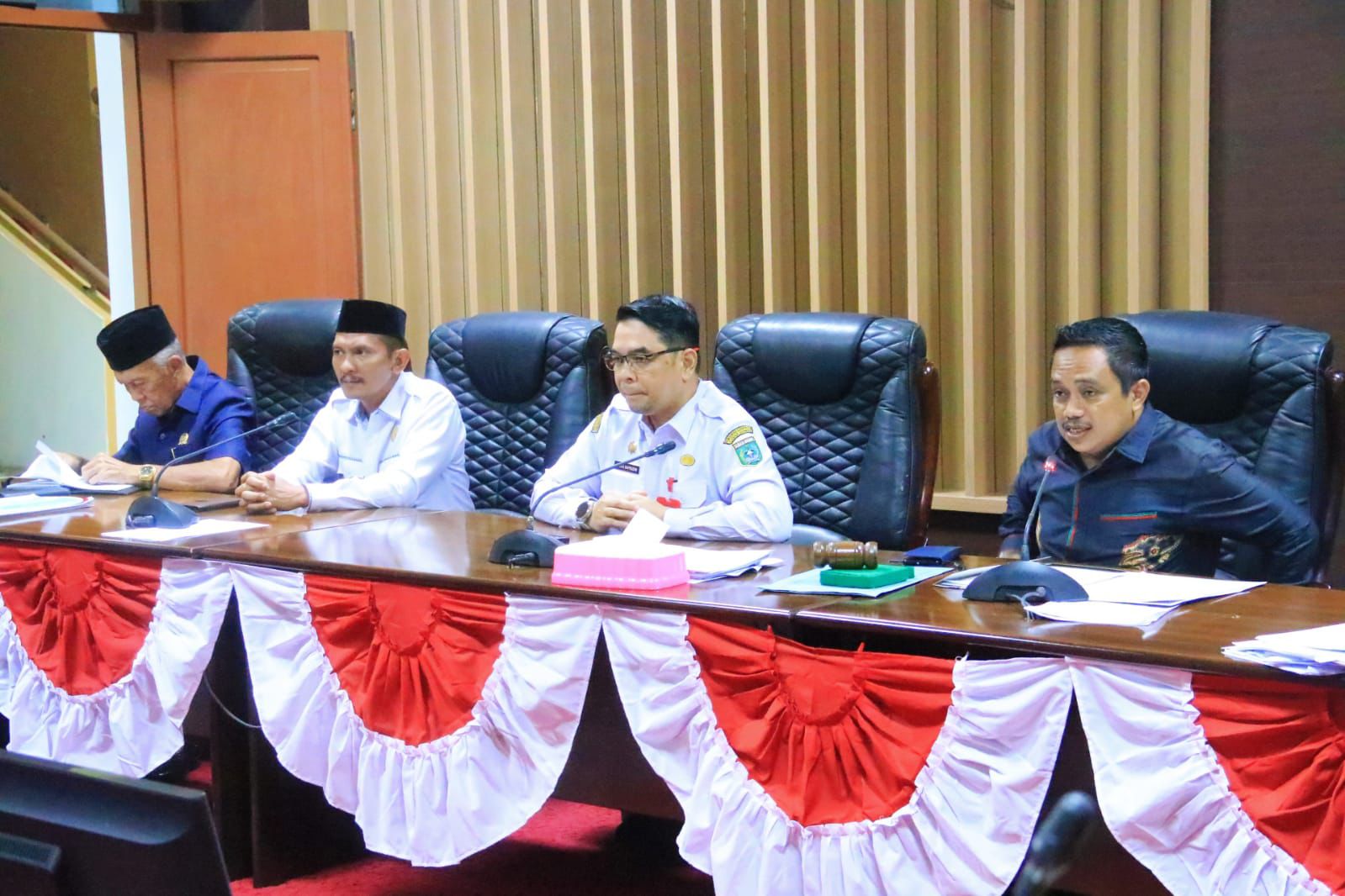 RAKER: Komisi I DPRD Tanah Bumbu menggelar rapat kerja evaluasi pelaksanaan MTQ tingkat Kecamatan, belum lama tadi. FOTO-FOTO: HUMAS DPRD TANAH BUMBU UNTUK RADAR BANJARMASIN