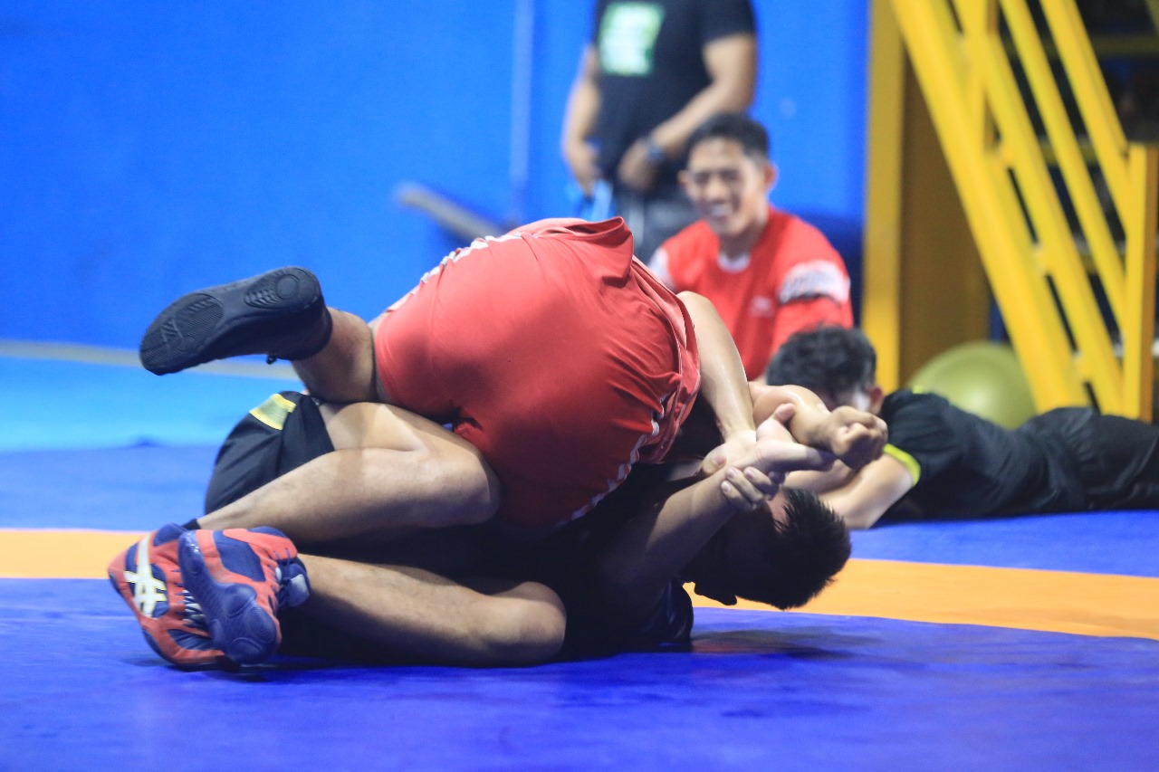 SPARING PARTNER: Pegulat pilihan Kalsel kembali mengagendakan TC ke luar negeri jelang PON XXI.(Foto: M Idris Jian Sidik/Radar Banjarmasin)