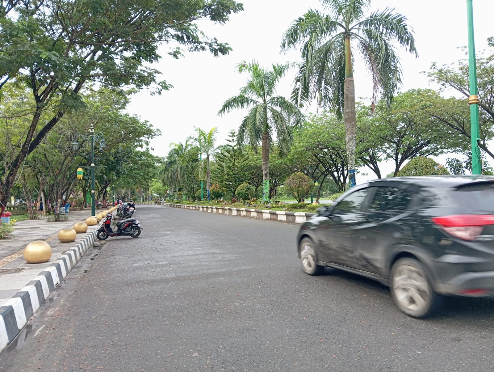 HARUS WASPADA:Akhir-akhir ini sering terjadi pencurian kendaraan bermotor di RTH Rantau Baru, Kabupaten Tapin.(Foto:Rasidi Fadli/Radar Banjarmasin)